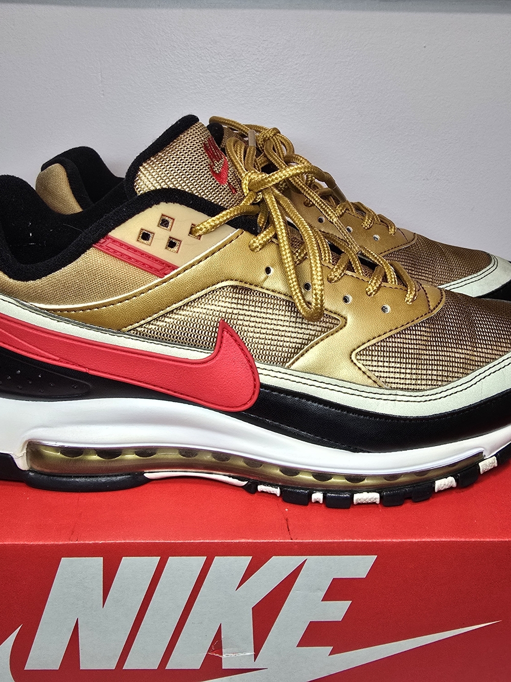 Nike Men's Gold/Red Air Max Lifestyle Sneakers - Picture 15 of 16